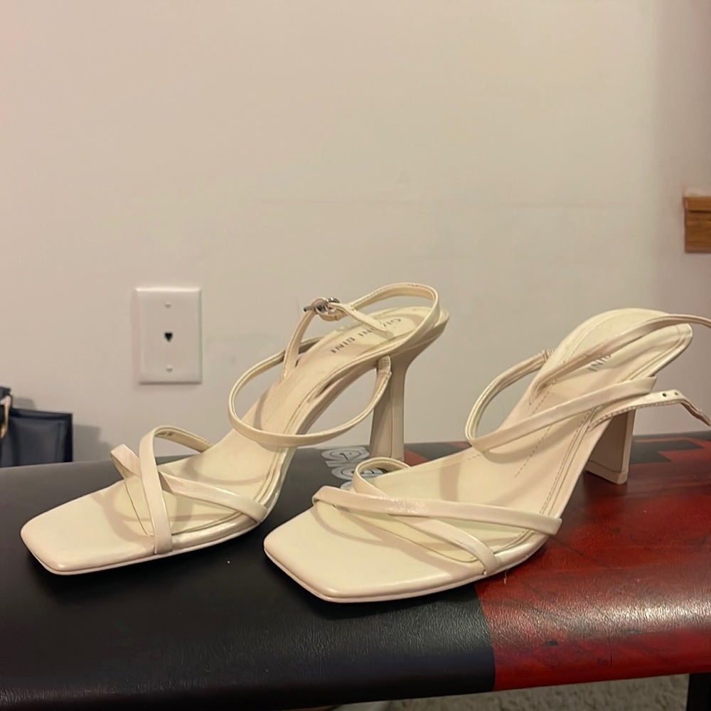 Gianni Bini heels, cream/ off white, size 9